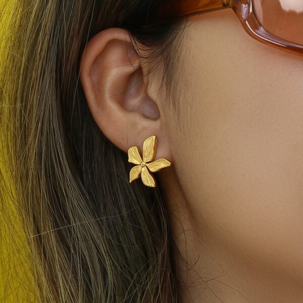 Textured Flower Stud Earrings